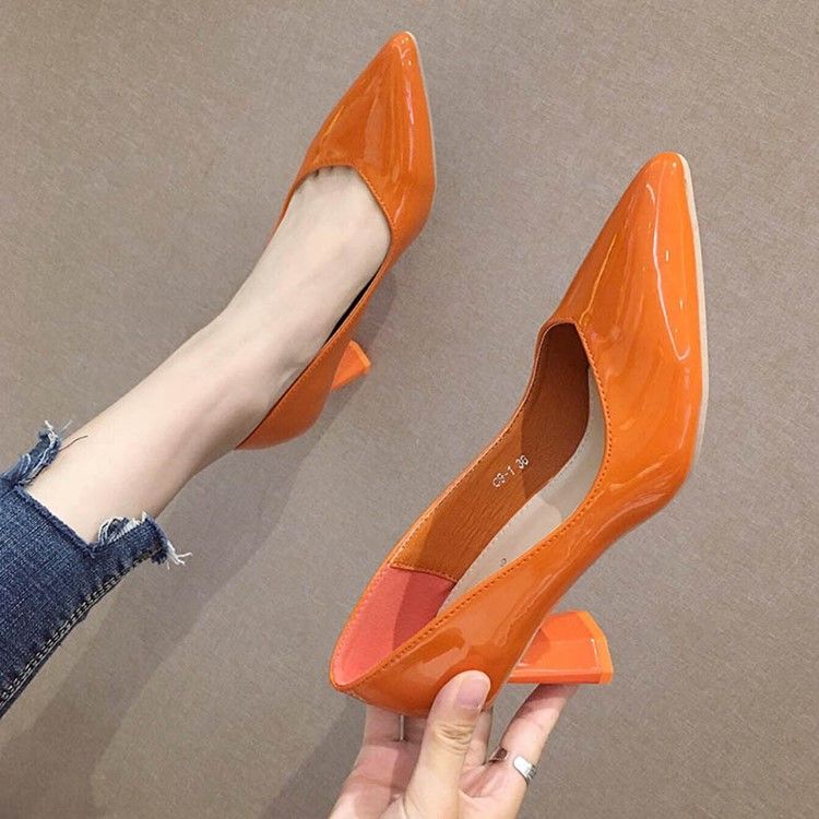 Vanlig Tykk Hæl Slip-On Spiss Tå Kvinners Pumper
