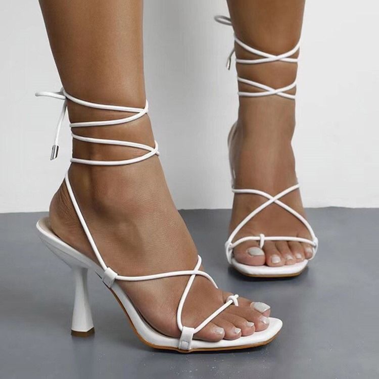 Stiletthæl Hvite Sandaler Med Snøring Med Firkantet Tå